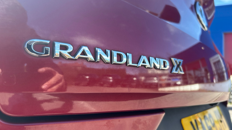 Vauxhall Grandland X 1.6 Hybrid4 300 Ultimate Nav 5dr Auto Hatchback